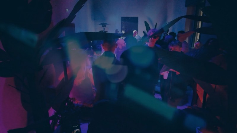 Serata con dj set nella sala ballo di Reviere Studio